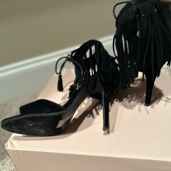 Black fringe heels - Picture 3 of 7